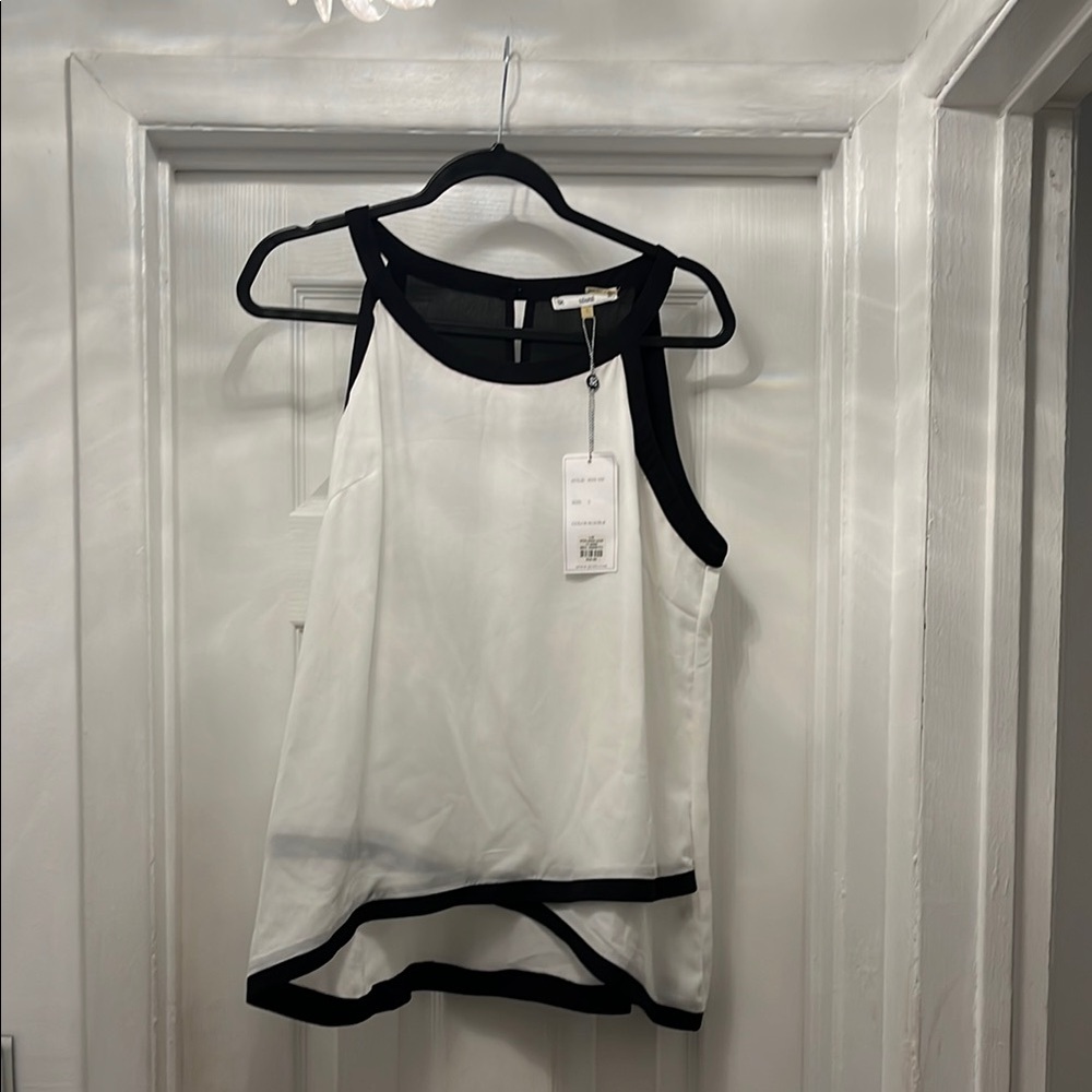 Sioni Asymmetrical Black and White Sleeveless Tank Top